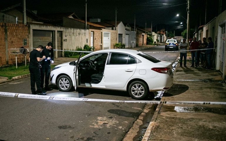 Motorista de aplicativo mata passageiro após discussão por vômito no carro