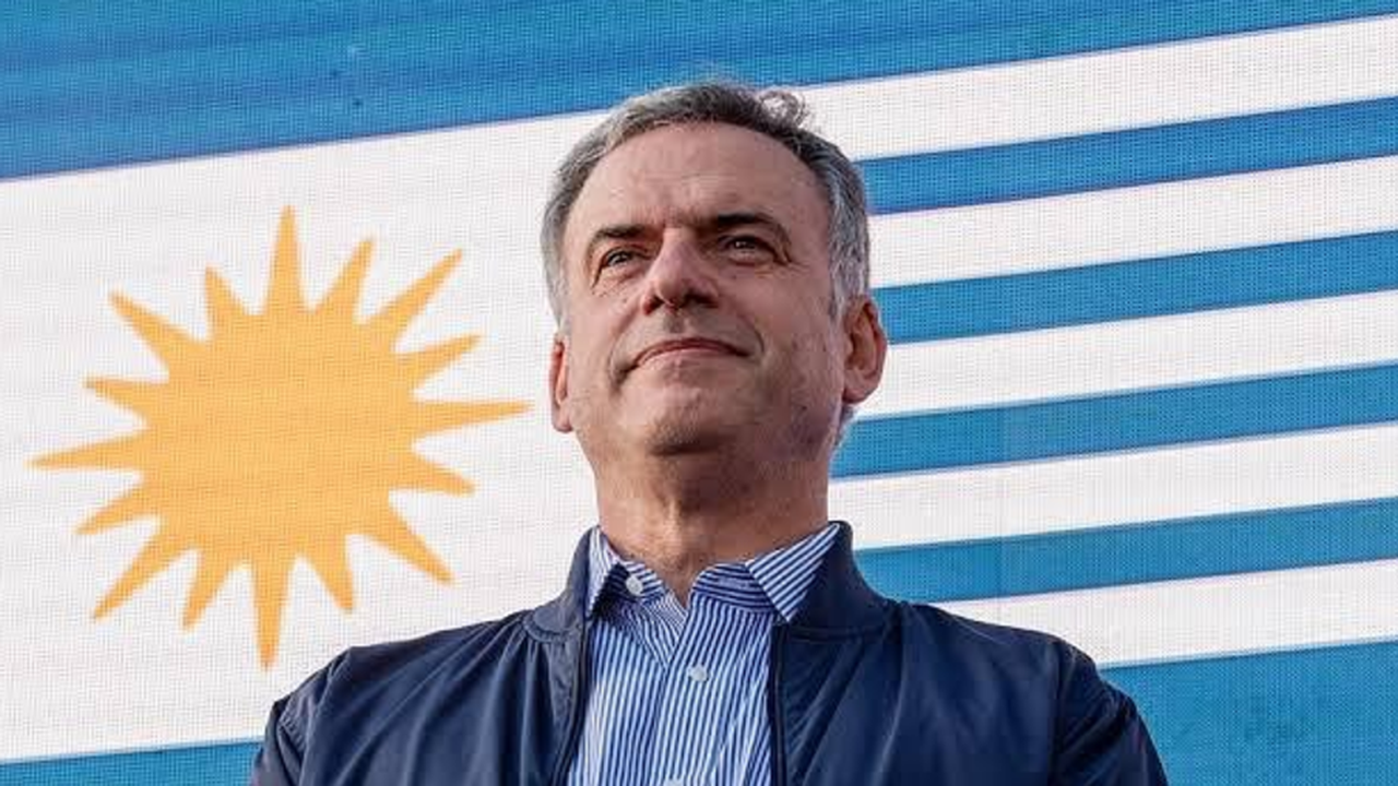 Eleições no Uruguai: boca de urna aponta vitória de Yamandú Orsi, de centro-esquerda