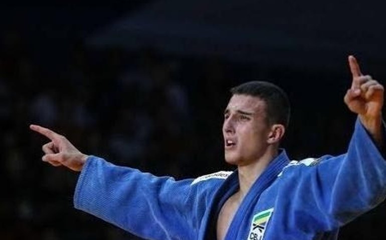 Guilherme Schimidt conquista medalha de prata do Grand Slam de Judô no Casaquistão