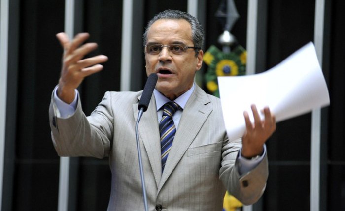 Alves decide propor somente uma nova comissão na Câmara