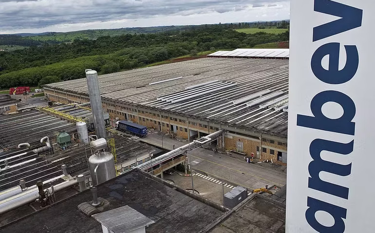 'A meta é zerar emissões em toda a cadeia até 2040', diz diretor da Ambev