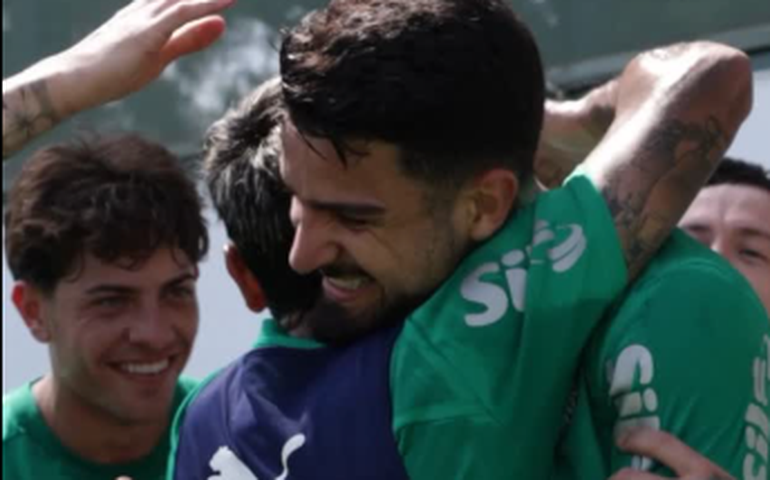 Flaco López celebra 1ª convocação para a Argentina após treino do Palmeiras: 'Inexplicável'