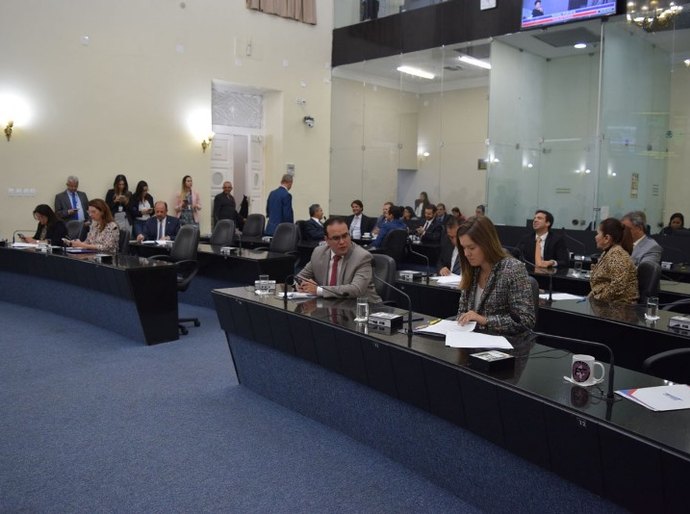 Em sessão ordinária histórica, ALE analisa e vota 100 matérias