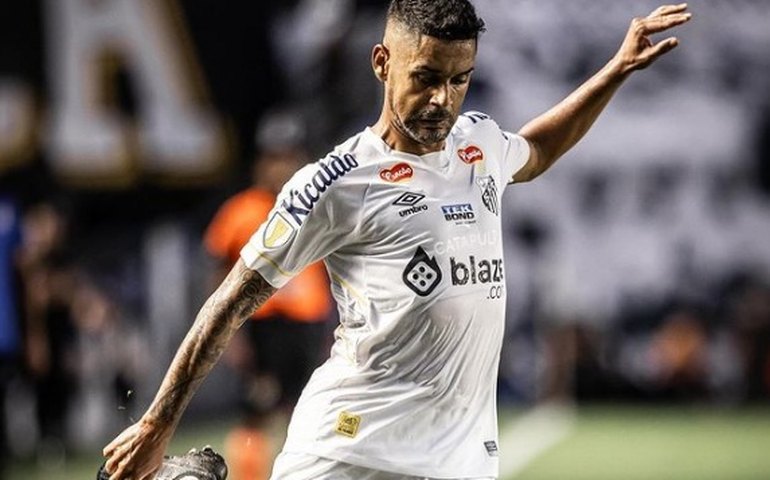 Aderlan treina e deve reforçar o Santos na final do Paulistão
