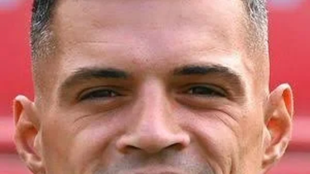 Xhaka evita prisão e é multado por uso de falso certificado de vacinação na Suíça