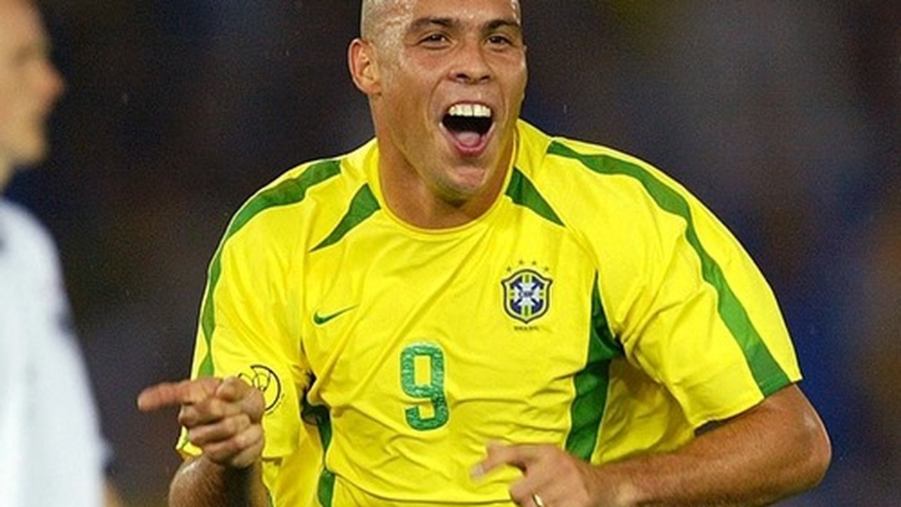 Ronaldo Luís Nazário de Lima comemora 47 anos e relembra títulos com o Brasil