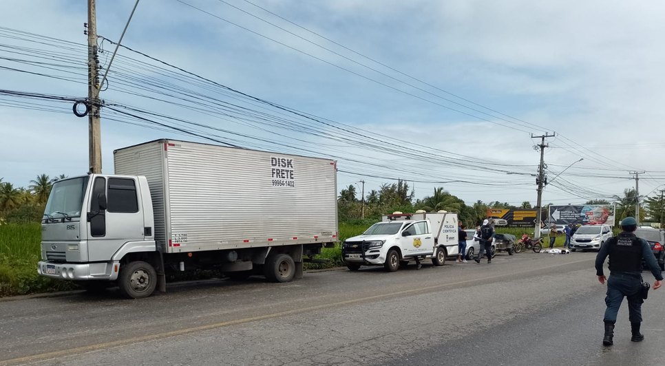 Motociclista morre após colidir com caminhão na Zona de Expansão de Aracaju / Foto: Foto: BPRv/SE