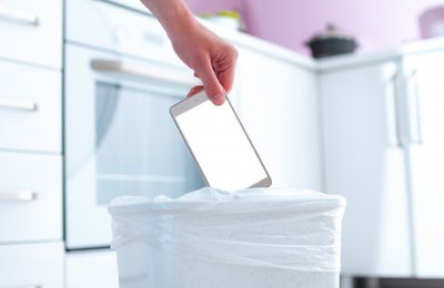Saiba os riscos de jogar seu smartphone e outros aparelhos no “lixo”