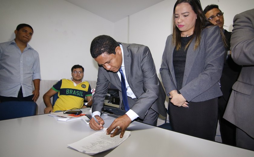 Prefeitura assina convênio para abertura de bolsa estágio, em Palmeira dos Índios