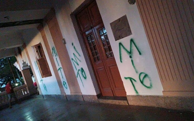 Unidade do MST em Pernambuco é pichada com suásticas e palavra ‘mito’