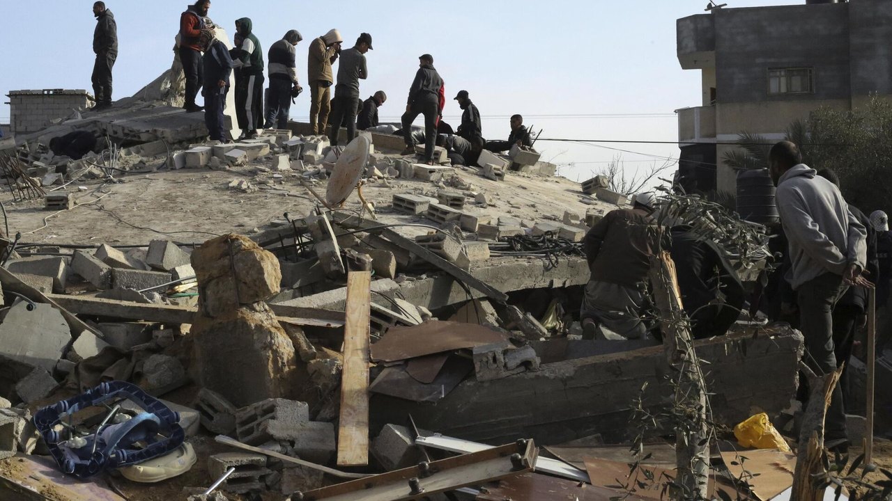 Ataque israelense mata pelo menos 20 pessoas em escola na Faixa de Gaza