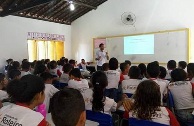 Prefeitura de Roteiro paga 14° salário aos professores   