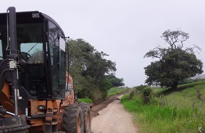 Prefeitura de Santana do Mundaú realiza melhorias na estrada de acesso à Munguba