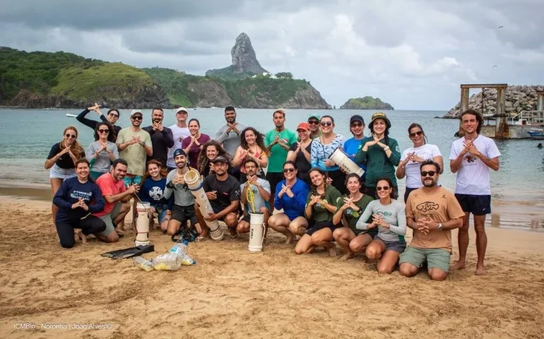 Professor da Ufal capacita mergulhadores em Noronha para manejo com peixe-leão