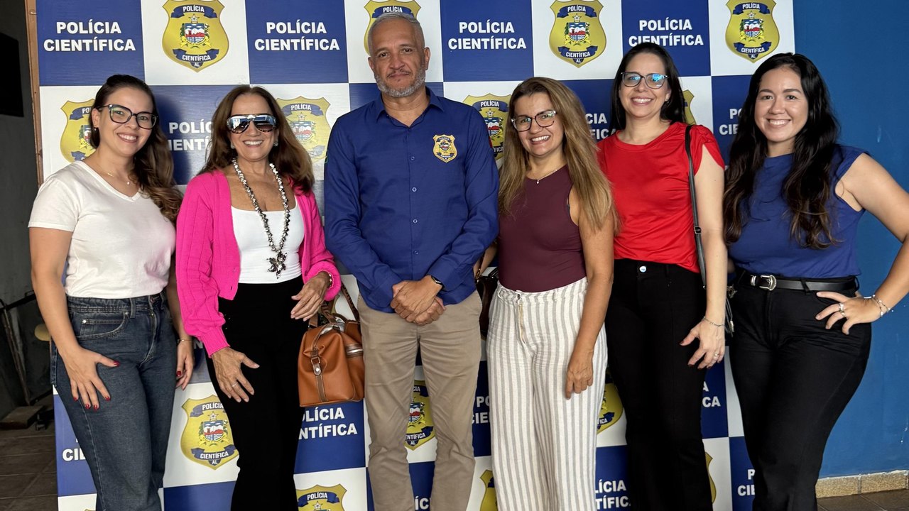 Direção da Polícia Científica realiza visita técnica ao Instituto de Criminalística do Agreste
