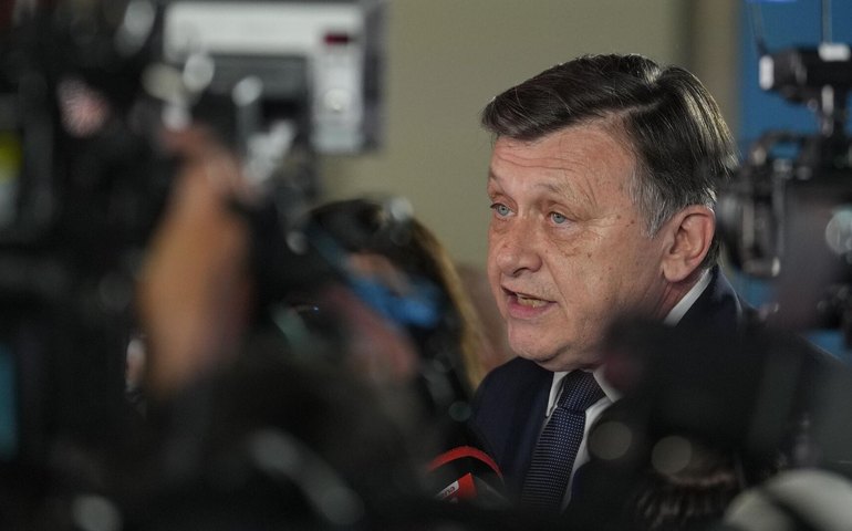 Candidato da coalizão governista da Romênia reconhece derrota nas eleições presidenciais, diz mídia