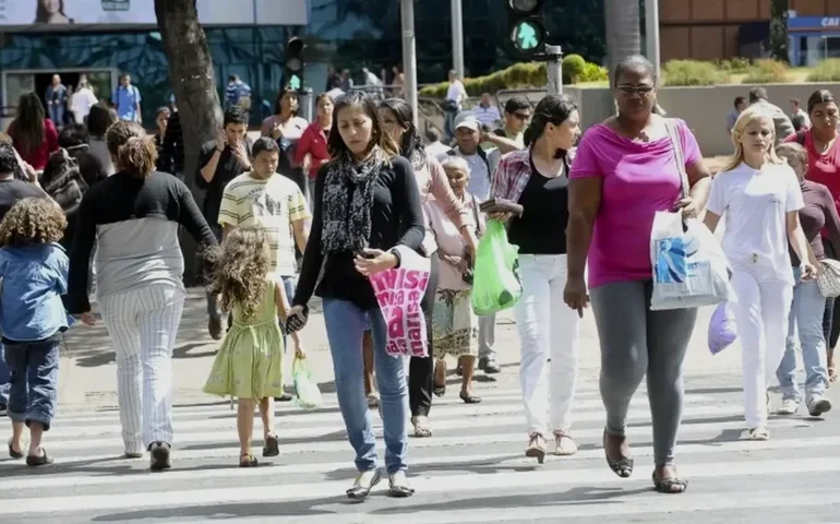 Mulheres, Hormônios e Silêncio: canabidiol surge com resultados promissores para sintomas da perimenopausa e menopausa