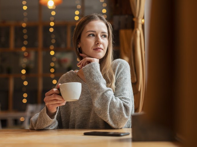 Do anticoncepcional à menopausa: como os hormônios femininos também influenciam a visão