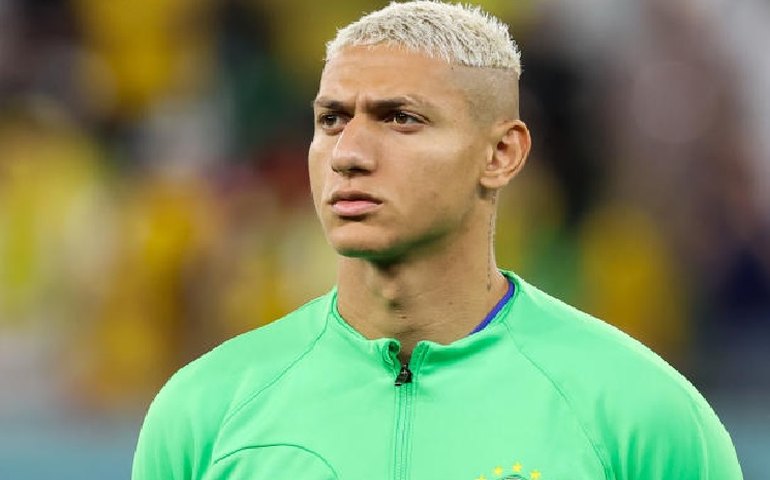 Richarlison reclama de falta de espaço no Tottenham: ‘Temporada está uma m
’