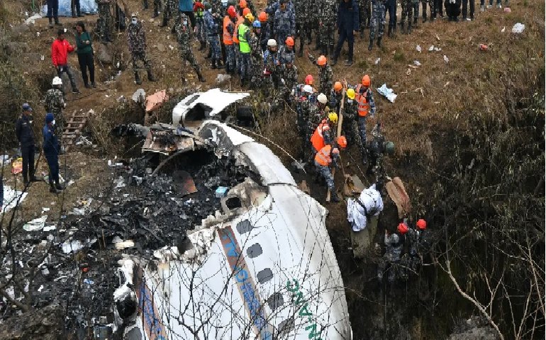 Copilota morta no Nepal era casada com piloto que também morreu em acidente aéreo