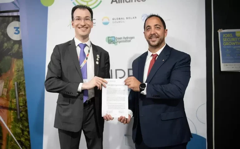 COP 30: ABSOLAR assina acordo com entidade paraguaia para ampliar colaboração no desenvolvimento da energia solar e tecnologias sustentáveis