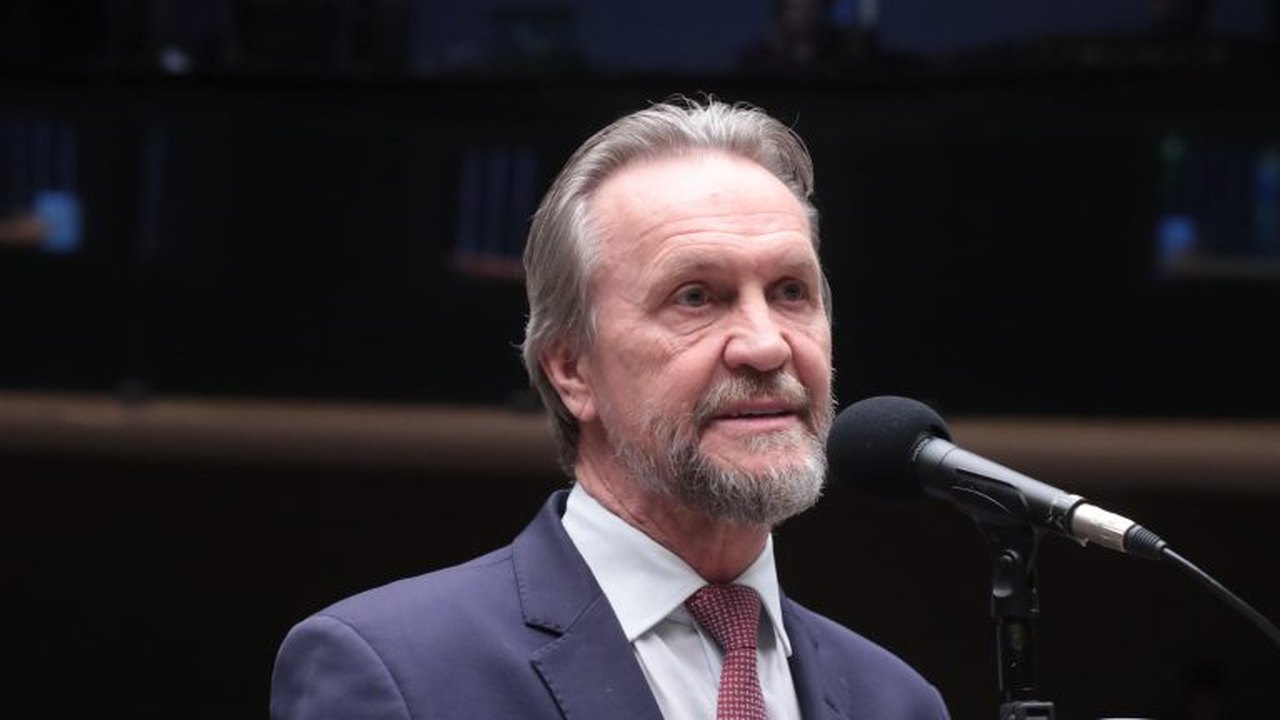 Federação PT-PCdoB-PV apoia reeleição de Motta na Câmara