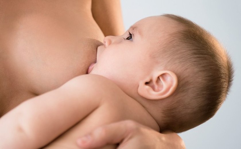 Leite materno evita que bebês tenham infecção no ouvido