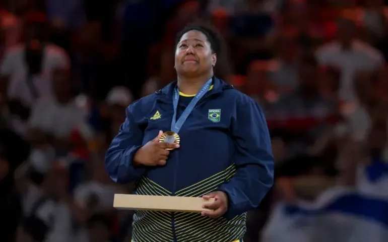 Medalha de ouro, Bia Souza tem marca de roupas plus size: 'Criada depois de um desabafo'