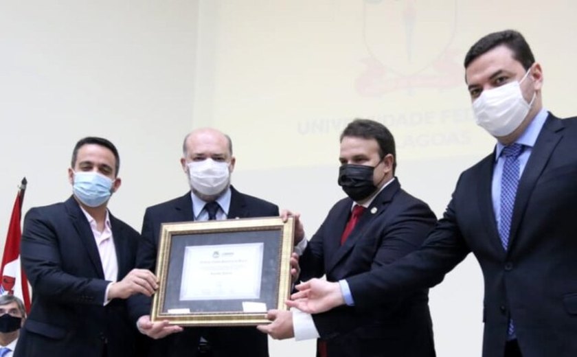 Reitor da Ufal recebe título de Cidadão Honorário de Maceió