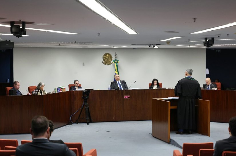 STF condena Eduardo Bolsonaro por coação no curso do processo sobre tentativa de golpe