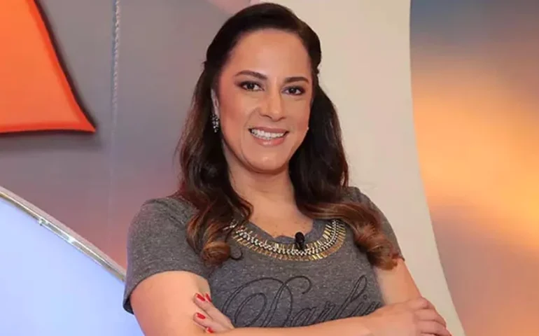 Silvia Abravanel conta que teve 4 mães e aborda relação com as irmãs após morte de Silvio