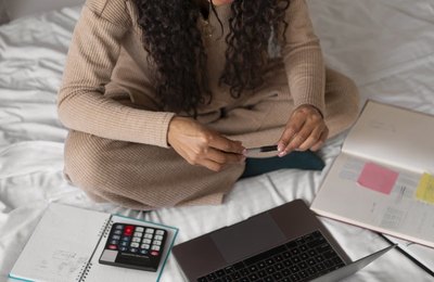 Veja quais decisões financeiras do dia a dia podem custar caro ao longo do ano