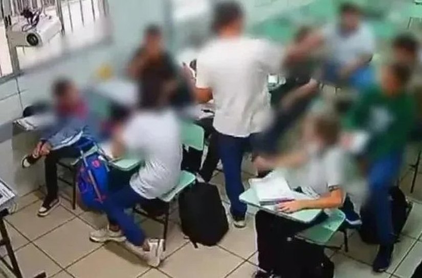 Professor é condenado a 7 anos por cometer injúria racial ao chamar aluno de 'chimpanzé'