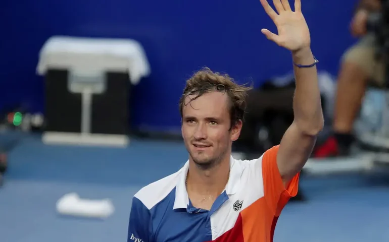 Sinner ganha nova batalha de três sets e vai à semifinal em Halle; Stefani cai em Berlim