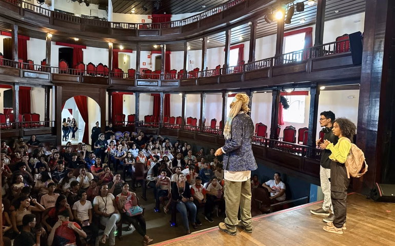 Peça sobre saúde mental é apresentada para estudantes da rede municipal de Penedo