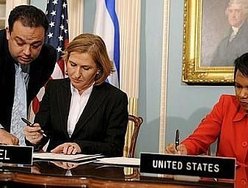 Tzipi Livni e Condoleezza Rice assinam acordo em Washington