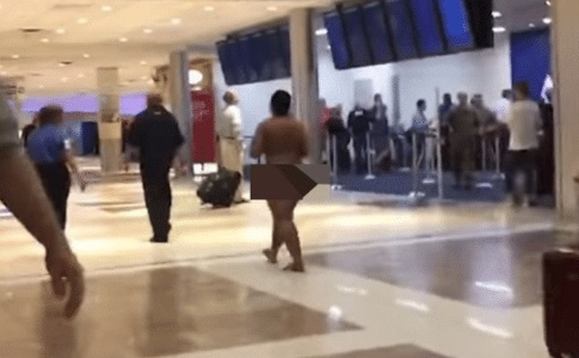 Completamente nua, mulher insulta e ataca passageiros no aeroporto de Santiago, do Chile