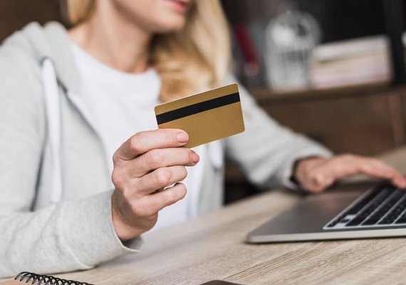 Receita Federal faz aviso para portadores de cartão de crédito