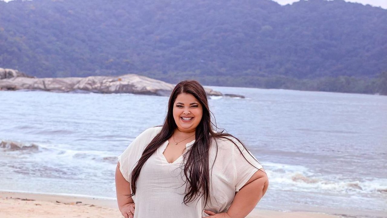 Modelo brasileira retorna ao Brasil após ser impedida de embarcar em voo