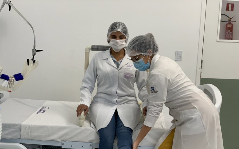 Cadeira de PVC reabilita paciente com Covid-19 internos na UTI do Hospital da Mulher