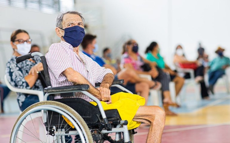 Idosos entre 72 e 74 anos serão vacinados a partir desta sexta-feira (19)