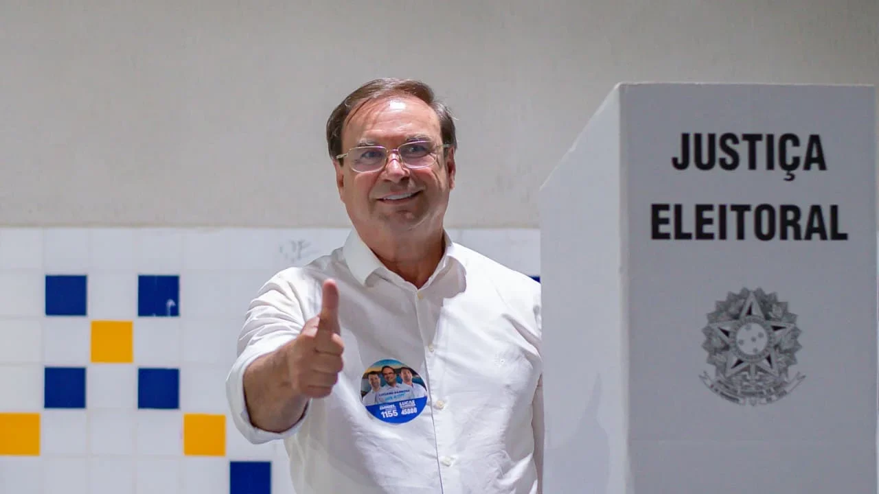 Luciano Barbosa destaca responsabilidade dos cargos em disputa ao votar em Arapiraca; vídeo