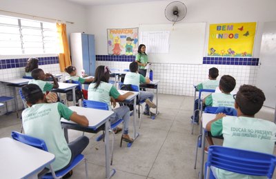 Marx Beltrão anuncia R$ 1,2 mi para educação de Palmeira dos Índios  