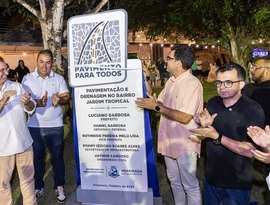 Moradores do Jardim Tropical comemoram pavimentação entregue pelo prefeito Luciano Barbosa