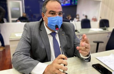 Vereador Samyr Malta requer melhor identificação dos banheiros instalados nos pontos de vacinação