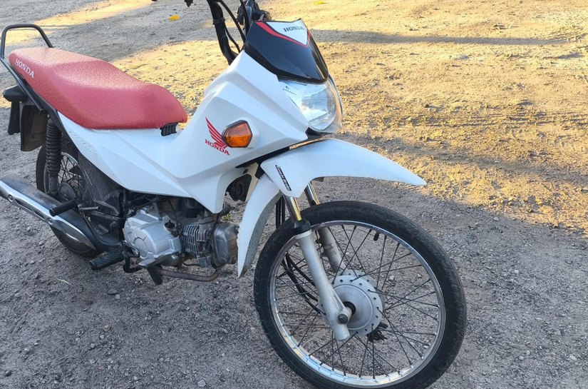 Polícia Militar prende quatro indivíduos e recupera motocicleta em Arapiraca