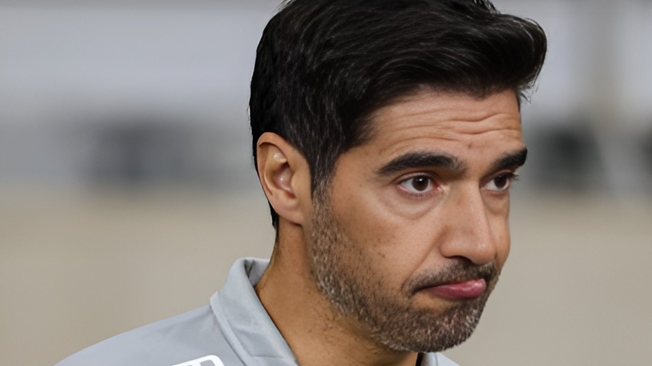 À espera de Mauricio, Abel testa simulações de jogo no Palmeiras antes da final