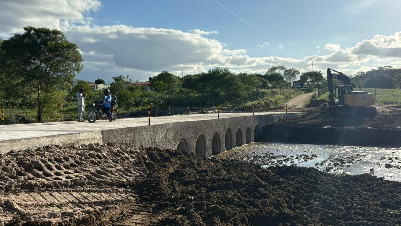 Povoado em São José da Tapera recebe passagem molhada
