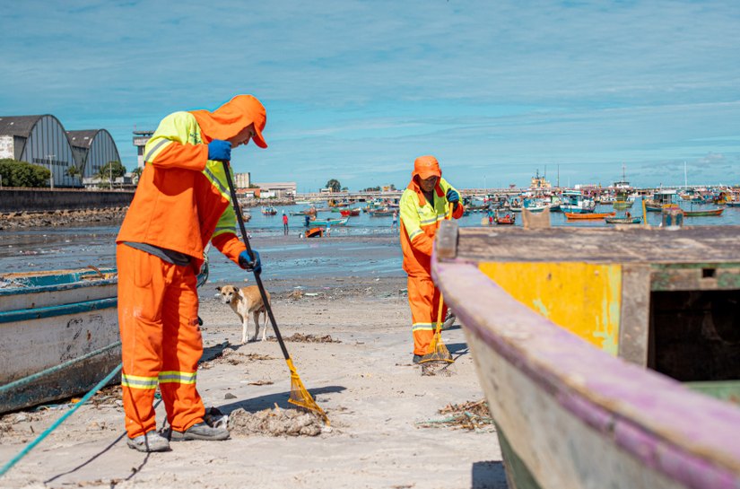 Alurb já recolheu mais de 4 mil toneladas de resíduos das praias de Maceió este ano