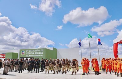 Governo inaugura batalhões e autoriza construção de hospital no Alto Sertão